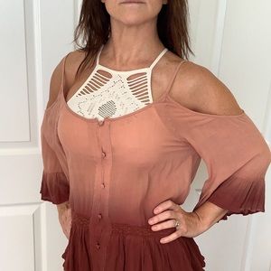 Buckle gimmicks cold shoulder top